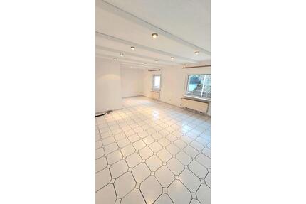 Größe helle 4 Zimmerwohnung 136 qm mit Balkon ruhiger Lage - Mülheim-Kärlich