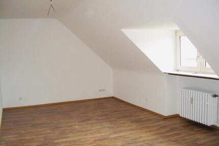 Schöne renovierte 2,5 Zimmer Dachgeschosswohnung in Altenessen