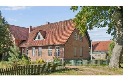 Haus zum Kaufen in Sülstorf 590.000,00 € 300 m²