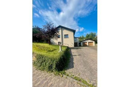 Einfamilienhaus mit 160 m² & 1.300 m² Grundstück – 3 Garagen - Neu-Eichenberg