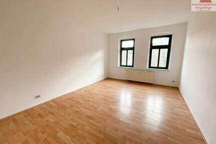 2-Raum-Dachgeschosswohnung mit Einbauküche im Herzen von Aue - Aue-Bad Schlema