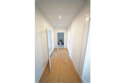 * EBK möglich * frisch renovierte 2-Raum Wohnung in guter Lage * - Leipzig Altwest