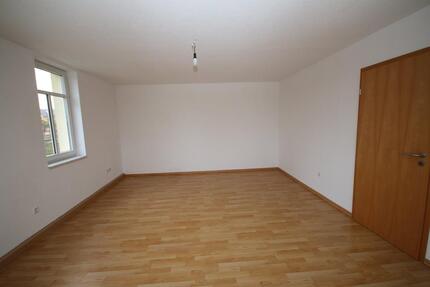 Große helle Wohnung - 710,00&nbsp;EUR Kaltmiete, ca.&nbsp; 114,00&nbsp;m&sup2; in Hildburghausen (PLZ: 98646)