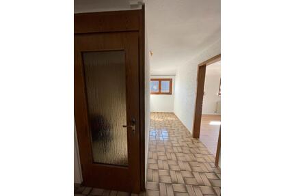 Helle 3 Zimmerwohnung - 1.000,00&nbsp;EUR Kaltmiete, ca.&nbsp; 83,00&nbsp;m&sup2; in Nufringen (PLZ: 71154)