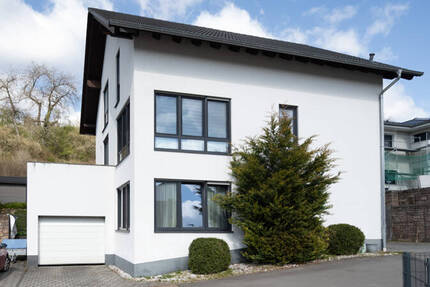 MG - Einfamilienhaus mit Garten und Garage in Reichenbach-Stegen - Reichenbach-Steegen