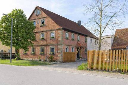 Liebevoll saniertes Bauernhaus mit Platz zum Träumen in Geslau