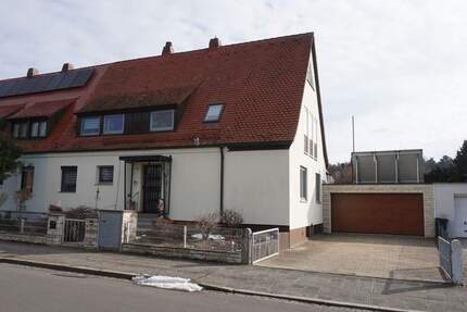 Adrettes 2-Familienhaus mit großem Garten in Nürnberg - Süd Haus kaufen