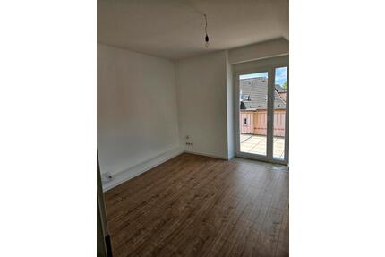 Frisch sanierte Dachgeschosswohnung mit großem Balkon -ab sofort! - Schwelm