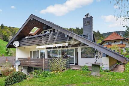 Perfekt für Familien! Lichtdurchflutete 4,5-Zimmer-Wohnung mit Panoramablick, Terrasse, Garten und Kamin in ruhiger Lage in St. Ulrich zu vermieten... - Bollschweil