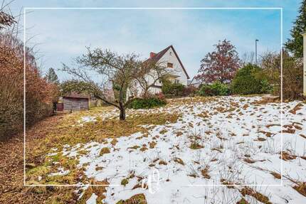 GRUNDSTÜCK IN HANGLAGE IN AYSTETTEN- BESTANDSHAUS ZUM ABRISS