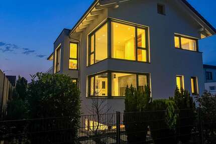 Haus zum Kaufen in Neu-Ulm 1.500.000,00 € 202 m²