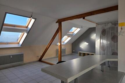 Helle 3 Zimmer DG Wohnung in Homburg-Erbach