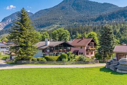 Haus zum Kaufen in Garmisch-Partenkirchen 2.295.000,00 € 330.27 m²
