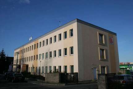Büro in Berlin 599,00 € 63 m² - 599,00&nbsp;EUR Kaltmiete, ca.&nbsp; 63,00&nbsp;m&sup2; in Berlin (PLZ: 12627)