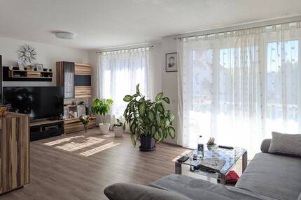 Gepflegte, vermietete 3-Zimmer-Wohnung mit Stellplatz und TG-Stellplatz in Dietenheim - Dietenheim / Kreuthöfe