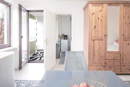 Vermietete 1-Zimmer-WHG in Bestlage mit separater Küche, Bad und Balkon - München Moosach