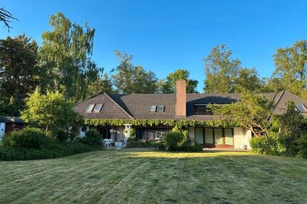 großes Haus 2300 qm Grundstück in Hamburg Niendorf zu verkaufen