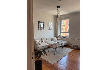 Zwischenmiete: 2-Zi.-Altbauwohnung mit Balkon in Kiel