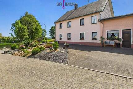 Gepflegtes Einfamilienhaus mit Hobbywerkstatt in Jucken