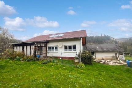 Einfamilienhaus mit extra großem Garten in Ortsrandlage von Sulz-Fischingen - Sulz am Neckar / Fischingen