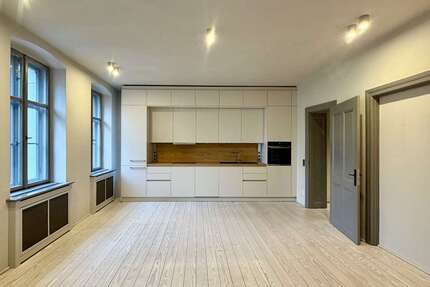 Wohnung zum Mieten in Berlin 2.145,00 € 70.17 m²
