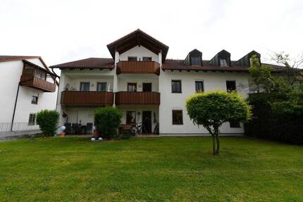 schöne 2 Zi.-Erdgeschosswohnung in guter Lage mit zwei Stellplätzen und Terrasse - 795 - Kastl