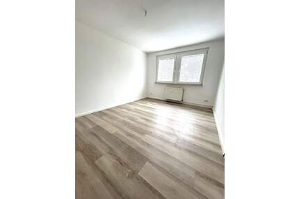 2-Zi. Wohnung nahe Berlin | vollwertig renoviert | Küche + WM | Stellplatz | Garten - Schorfheide Lichterfelde