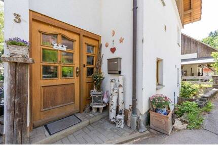 Idyllisch wohnen im Enkendorf - charmantes Häuschen mit Bachlauf und Wohlfühlcharakter | Terrasse, Scheune & Carport - Wehr