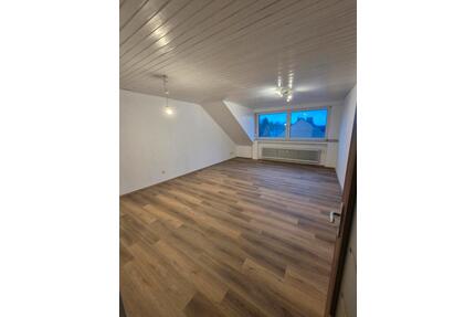 Große 2,5 Zimmer DG-Wohnung in Dinslaken-Hiesfeld