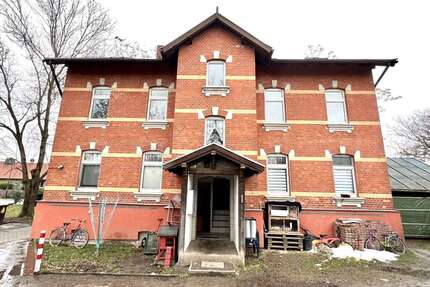 Haus zum Kaufen in Bad Lauchstädt 189.000,00 € 240 m²