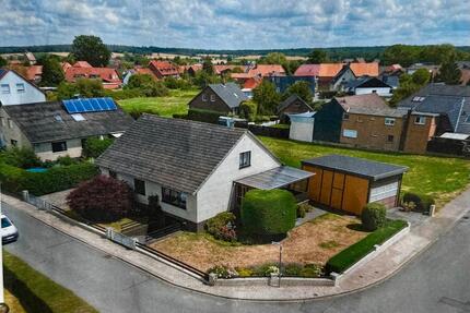 Großzügiges Einfamilienhaus mit 4 Bädern, Garten & 2 Garagen - Wolfsburg Almke