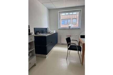 Büro in Aachen 300,00 € 30 m² - 300,00&nbsp;EUR Kaltmiete, ca.&nbsp; 30,00&nbsp;m&sup2; in Aachen (PLZ: 52068)