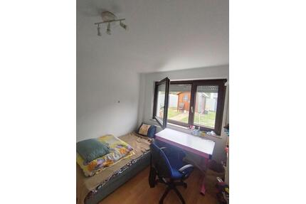 Sehr schöne Zimmer - 450,00&nbsp;EUR Kaltmiete, ca.&nbsp; 15,00&nbsp;m&sup2; in Stuttgart (PLZ: 70565) Vaihingen