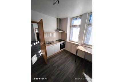 Helle 2-Raum Wohnung mit Einbauküche im ersten Stock . - Sonneberg