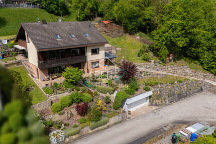 Einfamilienhaus mit Einliegerwohnung und zusätzlichem Bauplatz in ruhiger Waldrandlage - Mulfingen Jagstberg