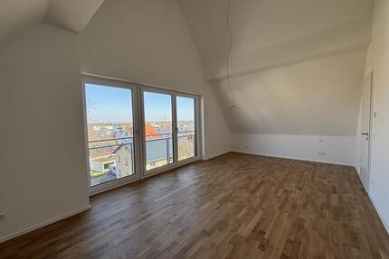 Neubau-Highlight in Ulm-Lehr: Helle 3-Zimmer-Dachgeschosswohnung mit Einbauküche