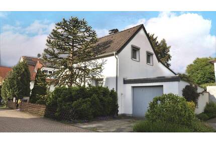 Sonniges Wohnen: charmantes EFH, 6 Zimmer, Einliegerwohnung möglich, großer Garten, Garage - Düsseldorf Wersten