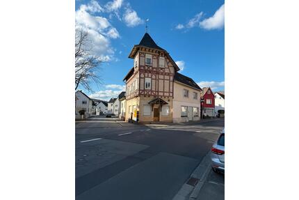 Ehemalige Gaststätte mit Saal und Wohnraum - Biebertal