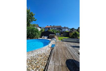 Zweifamilienhaus mit Garten, Pool & Potenzial in Zweibrücken