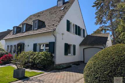 Haus zum Mieten in Meerbusch Strümp 2.300,00 € 200 m² - Meerbusch / Strümp