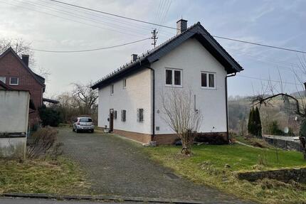 Einfamilienhaus für Gartenfreunde mit Scheune bei Eitorf