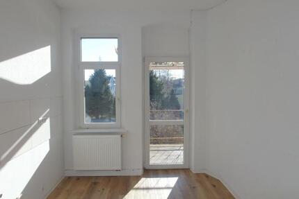 Helle 3-Zimmer-Wohnung mit Laminatboden, Balkon und modernem Bad m. Wanne u. Dusche - Hartha