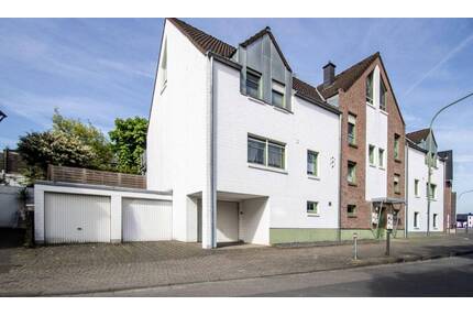Ruhig wohnen, bestens angebunden - 3 Zimmer Erdgeschosswohnung mit Garten und Garage - Neuss Hoisten