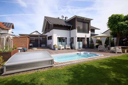 Exklusives Einfamilienhaus mit Galerie & Pool in Feldrandlage - Schaafheim / Schlierbach