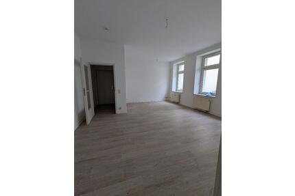 AKTION! 1 Monat Kaltmietfrei - großzügige 1-Raum Wohnung mit Balkon im Erdgeschoss - Chemnitz Altendorf