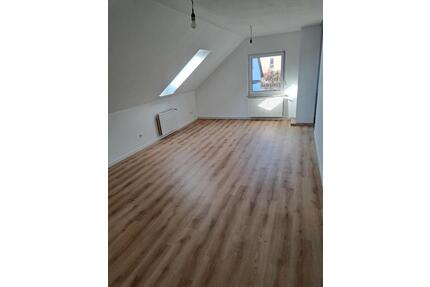 2-Zimmer-DG-Wohnung im Ortskern von Petershagen, 333€ Kaltmiete