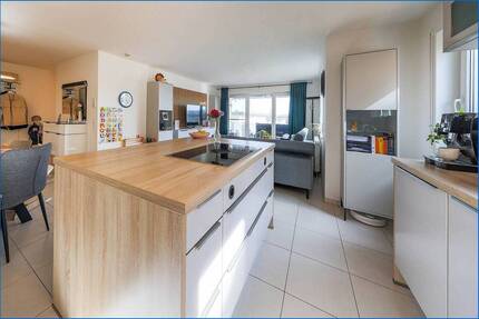 Traumhafte 4,5 Zimmer Wohnung mit Balkon, Tiefgarage, EBK und Aufzug in Top Lage von Radolfzell. - Radolfzell am Bodensee