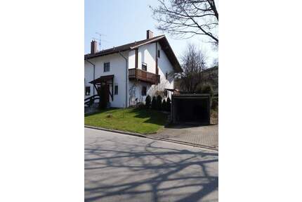 Sonniges Reiheneckhaus mit Garten und Garage - Bogen