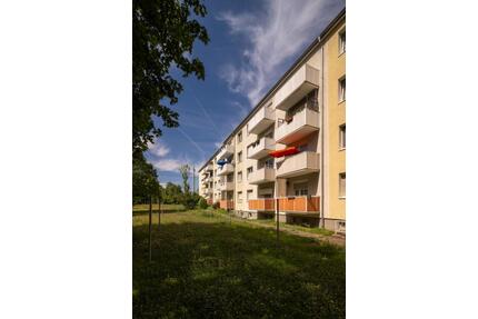 Moderne bezugsfertige 3 Zimmer-Wohnung im 3. OG mit Balkon in Merseburg