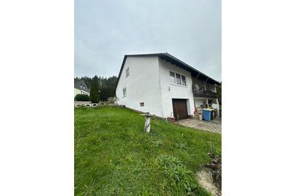 Zweifamilienhaus mit großem Garten und Weitblick in Immendingen